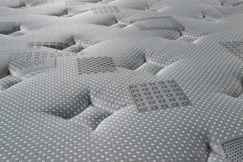 Détail réel du tissu Harmony Charcoal et de la finition du matelas Essentiel